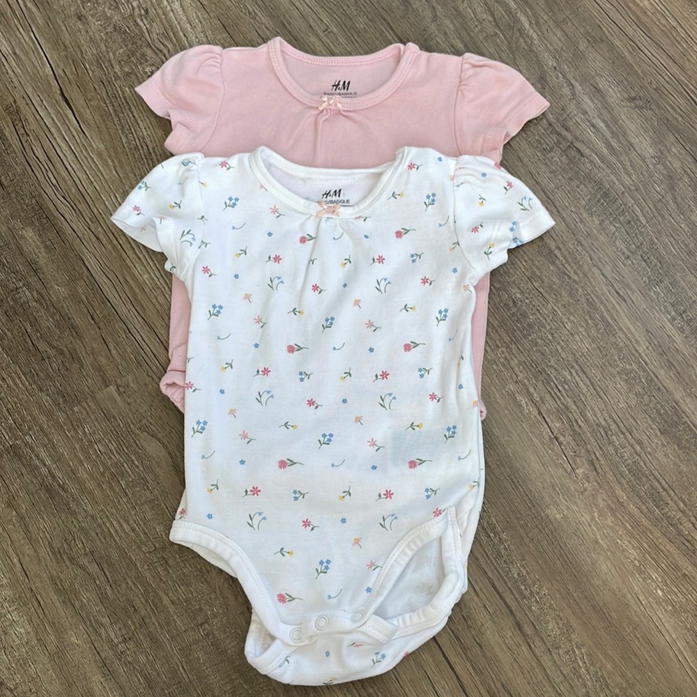 H&M Organic Cotton Onesies 6-9M